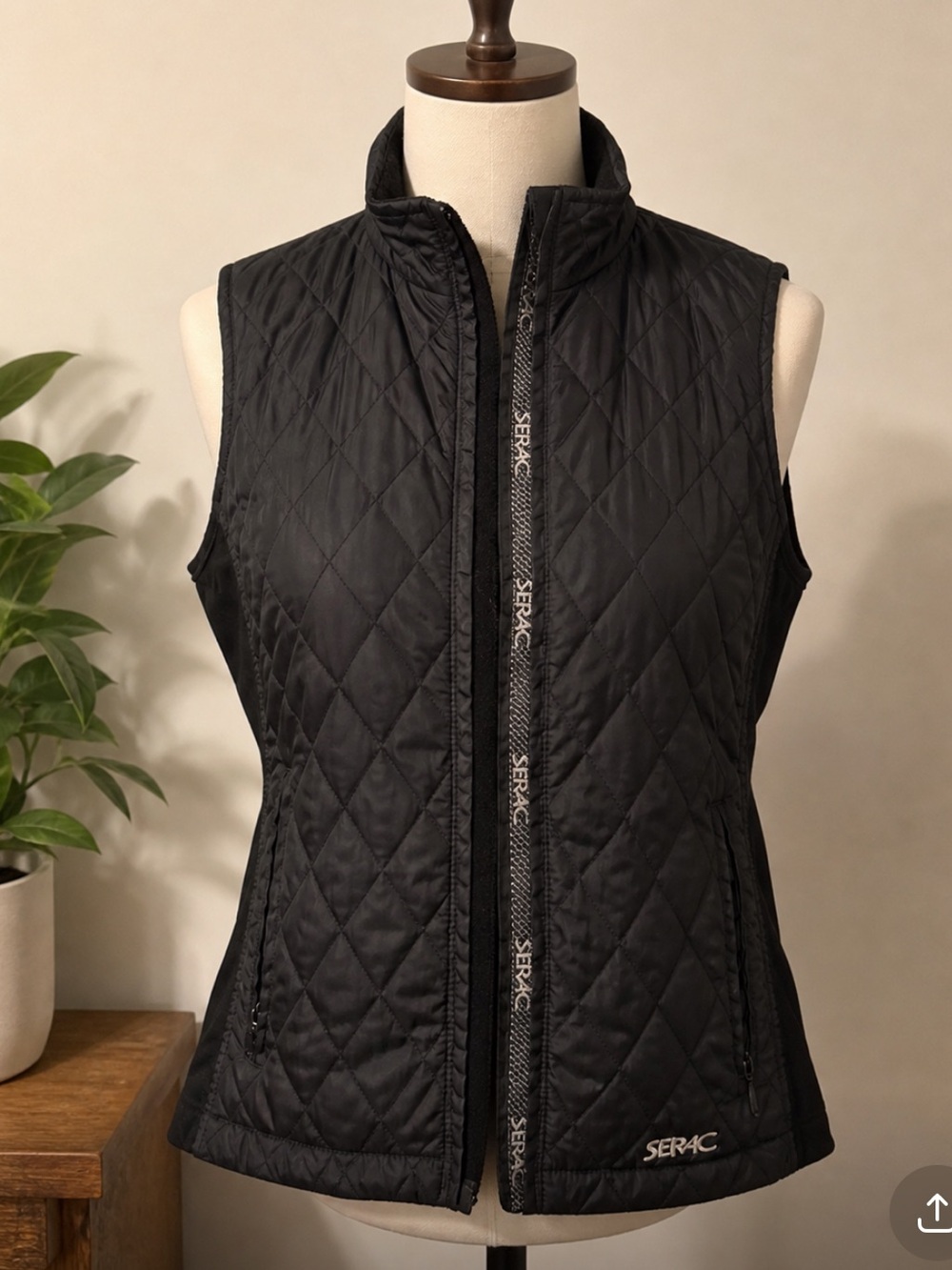 Serac Black Quilted Vest size m